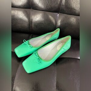 Vince camuto women’s green ballet flats